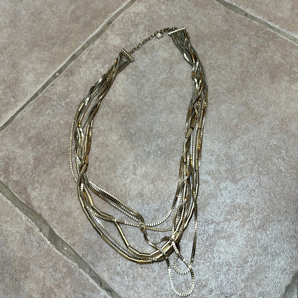 Necklace gold